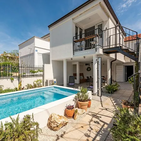 Jelic Zadarvillas 别墅 宁